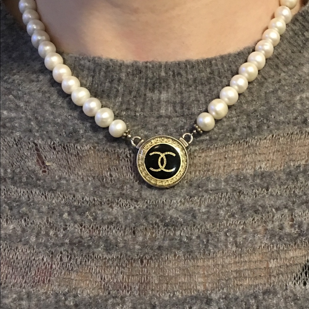 Vintage Chanel faux pearl choker